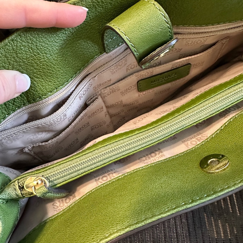 EUC Michael Kors Green Leather Handbag - Picture 5 of 5